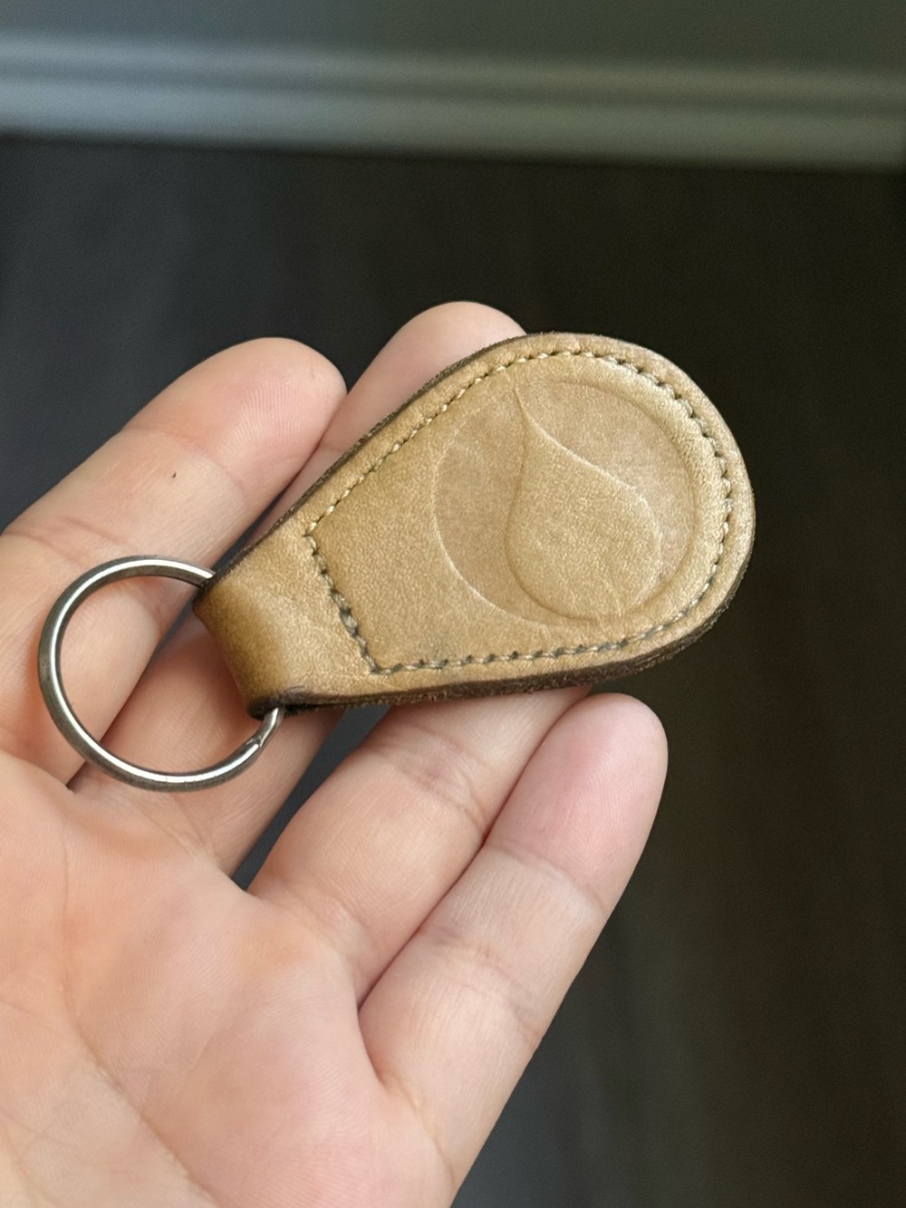Vintage 2.5" Edmonton Oilers Emblem Tan Leather Keychain Keyring